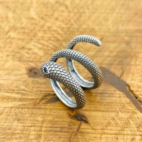 Adjustable Blue Snake Eyes Ring - TryAladdin