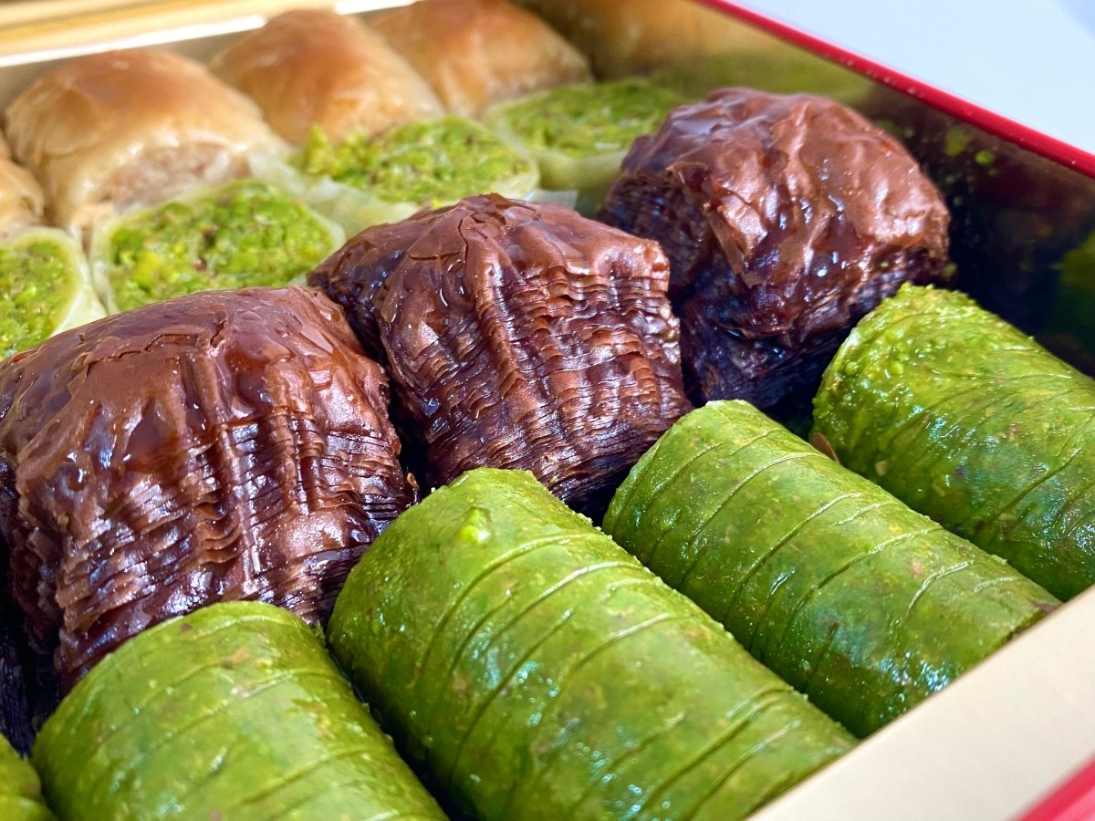 Hafiz Mustafa | Baklava Assortment (Small Box) - TryAladdin