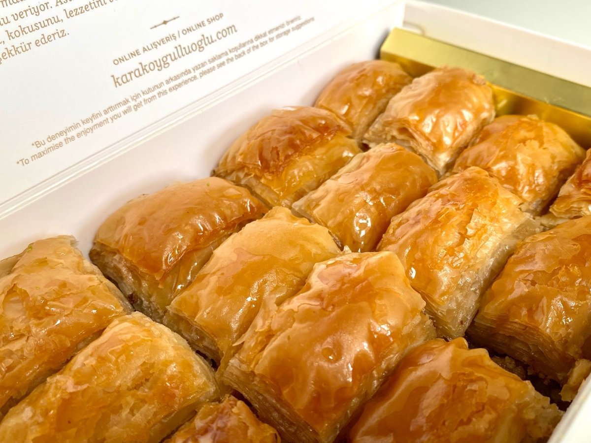 カラキョイ・グルオグル | くるみ入りトルコ風ライトバクラヴァ（低GI）