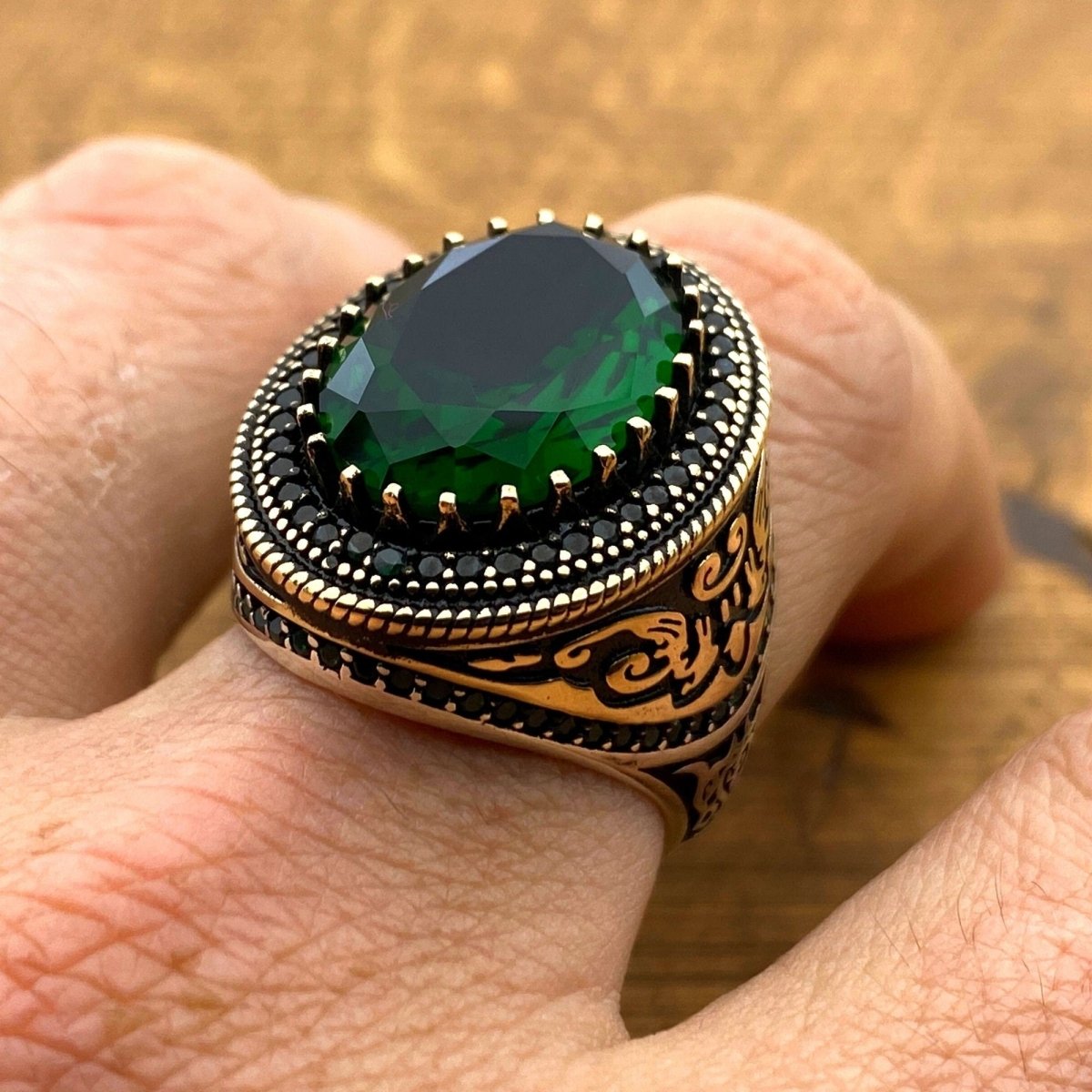 Men's Green Emerald Stone Handmade Silver Ring - TryAladdin