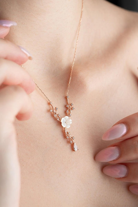 Nereze | Rose Plated Magnolia Blossom Ivy Necklace - TryAladdin