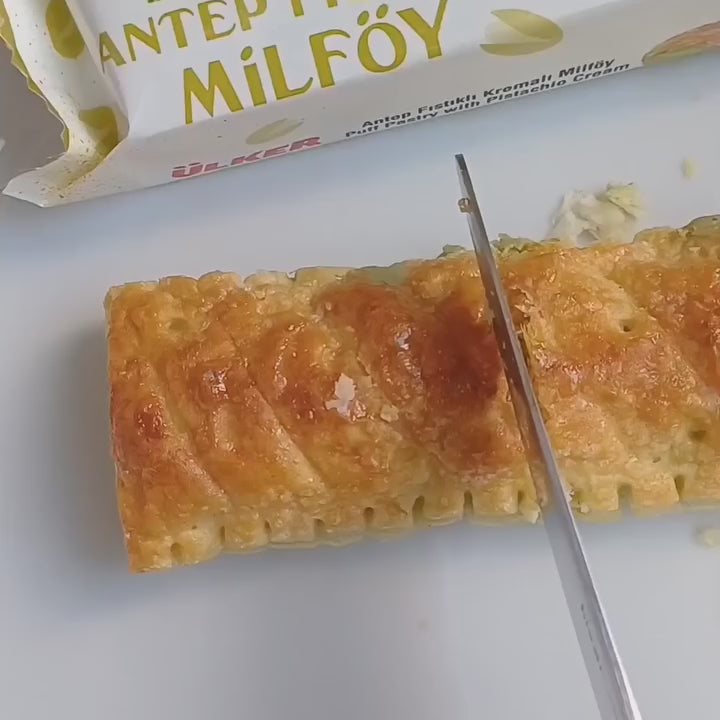 ウルケル | カットカット タット クリスピーパフペストリー ピスタチオクリーム入り