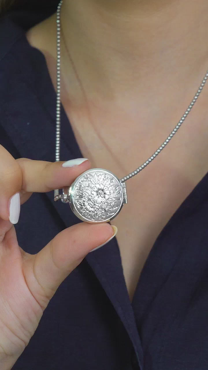 Taki | Round Necklace with Photo Frame