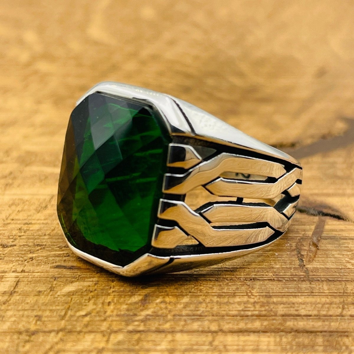 Sterling Silver 925 Handmade Emerald Stone Men's Ring - TryAladdin