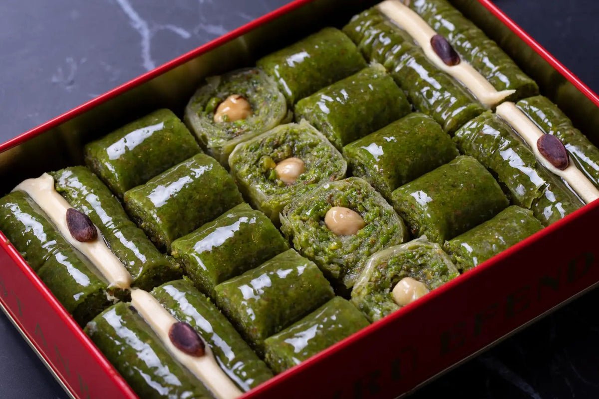 Sukru Efendi 1935 | Green Bliss Baklava with Pistachio in Gift Metal Box (1250gr) - TryAladdin