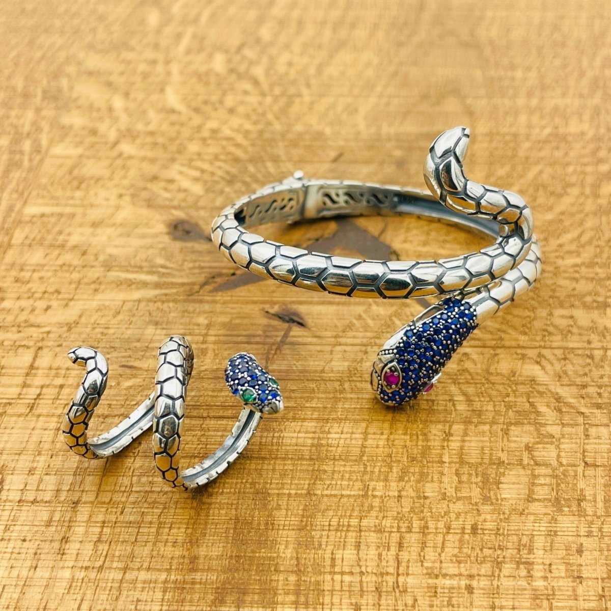 Women's Blue Sapphire Snake Bracelet - TryAladdin