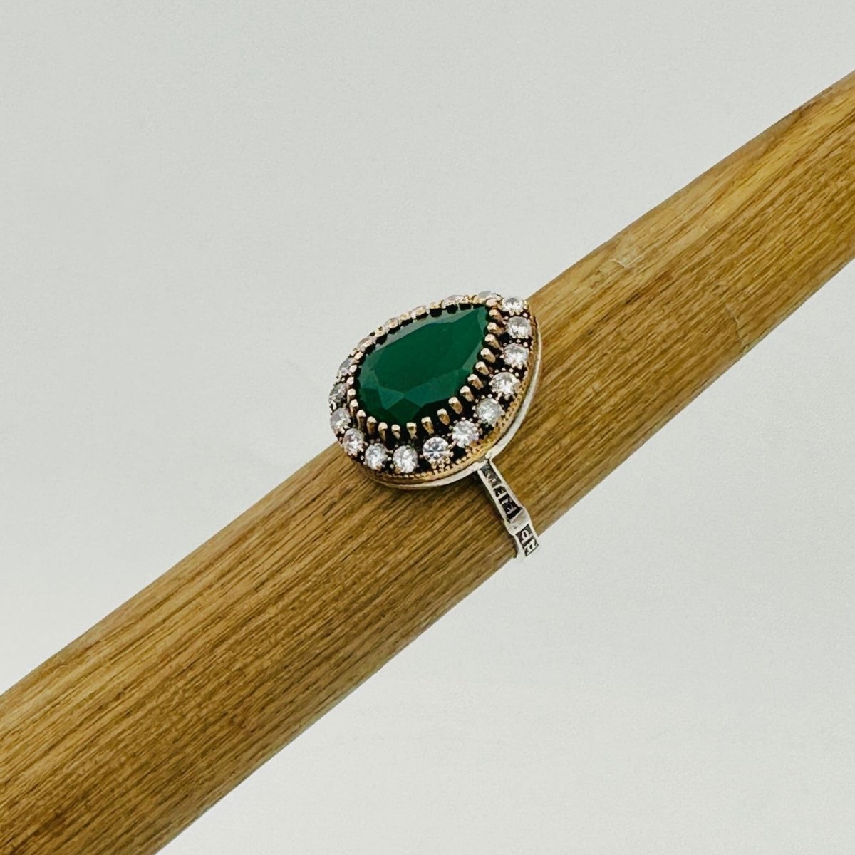 Women's Emerald Silver Ring - TryAladdin